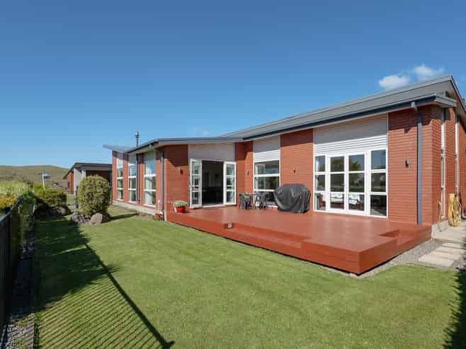 18 Kenmure Drive, Huntsbury