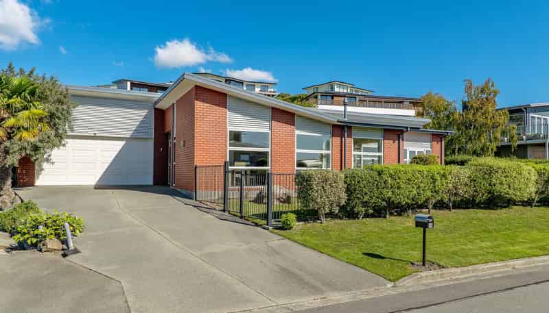 18 Kenmure Drive, Huntsbury