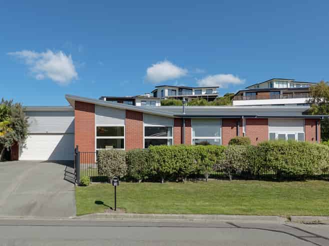 18 Kenmure Drive, Huntsbury