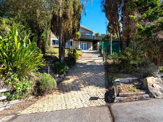 13 Delphic Street, Sawyers Bay