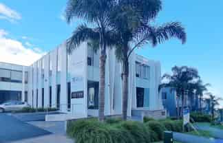 HIGH-QUALITY GROUND FLOOR OFFICE
