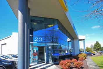 CORNER OFFICE WITH GREAT EXPOSURE
