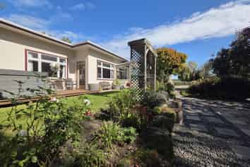 33 Devils Bridge Road, Weston