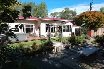 33 Devils Bridge Road, Weston
