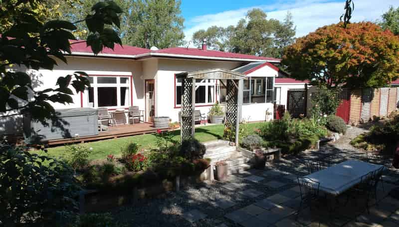 33 Devils Bridge Road, Weston