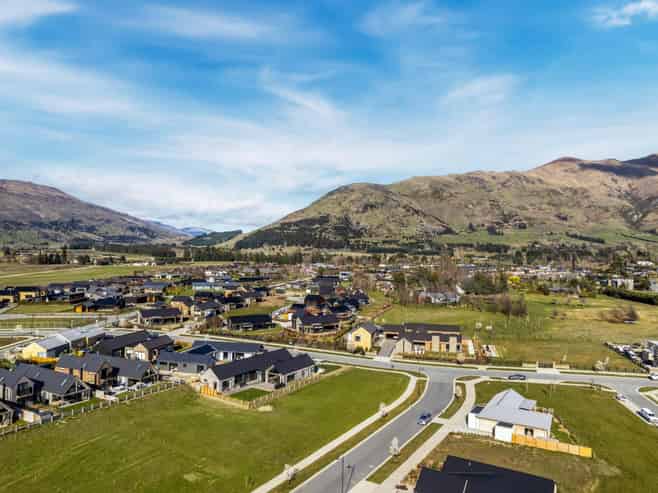 9 Deans Drive, Wanaka