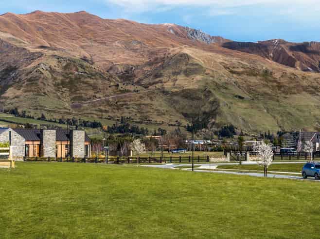 9 Deans Drive, Wanaka
