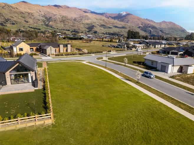 9 Deans Drive, Wanaka