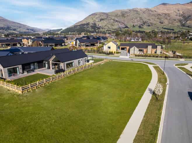 9 Deans Drive, Wanaka