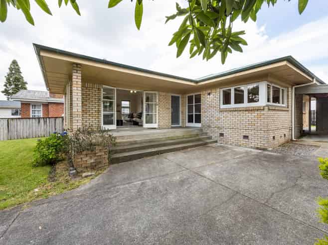946 River Road, Queenwood