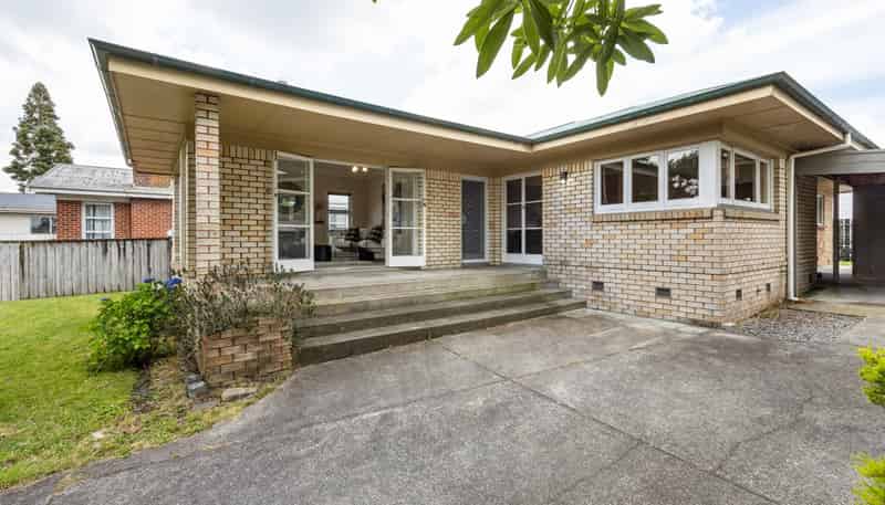946 River Road, Queenwood