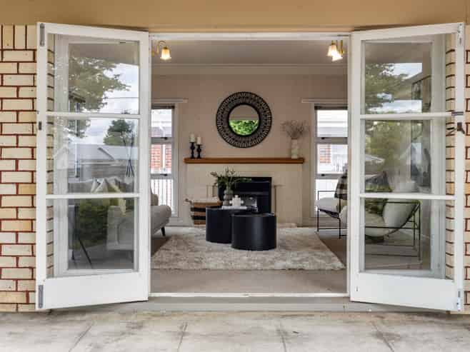 946 River Road, Queenwood