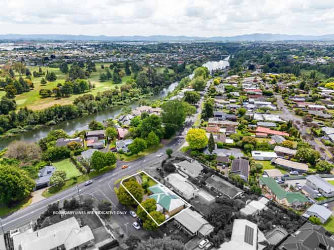 946 River Road, Queenwood