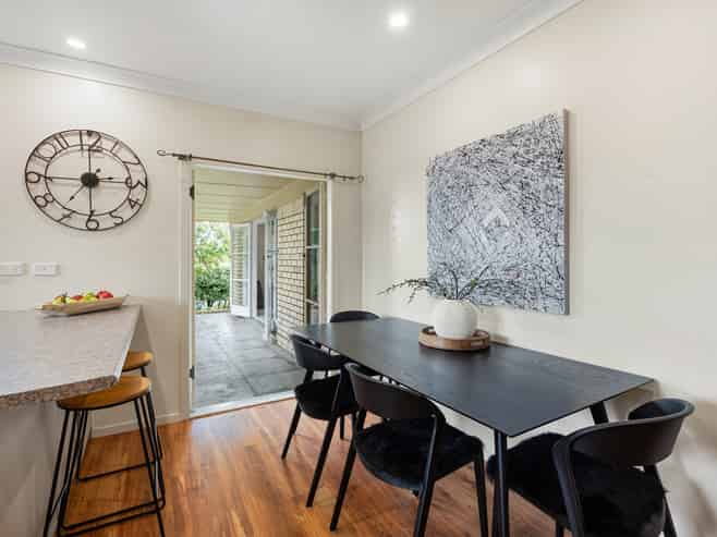 946 River Road, Queenwood