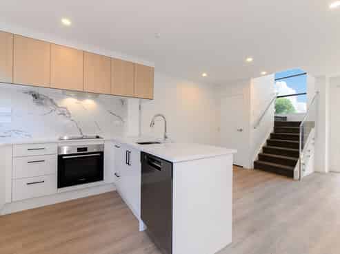 5/60 Triangle Road, Massey
