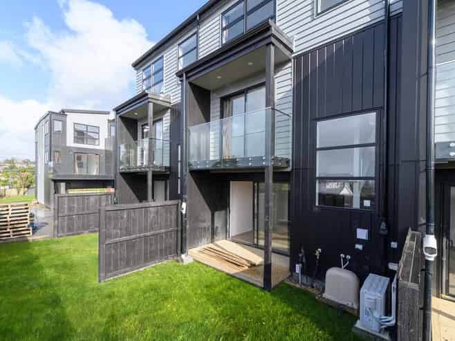 5/60 Triangle Road, Massey