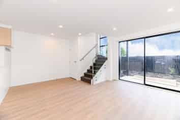 5/60 Triangle Road, Massey