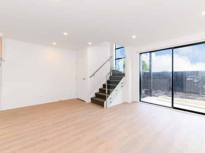 5/60 Triangle Road, Massey