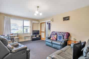 1/17 Lake Terrace Rd, Burwood