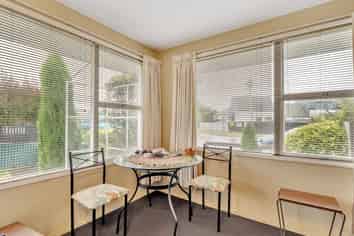 1/17 Lake Terrace Rd, Burwood