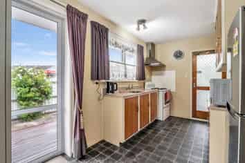 1/17 Lake Terrace Rd, Burwood