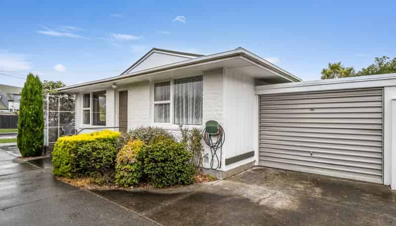 1/17 Lake Terrace Rd, Burwood