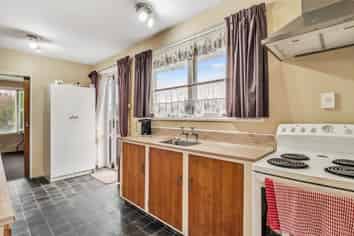 1/17 Lake Terrace Rd, Burwood