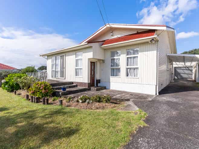 30 Louvain Avenue, Three Kings