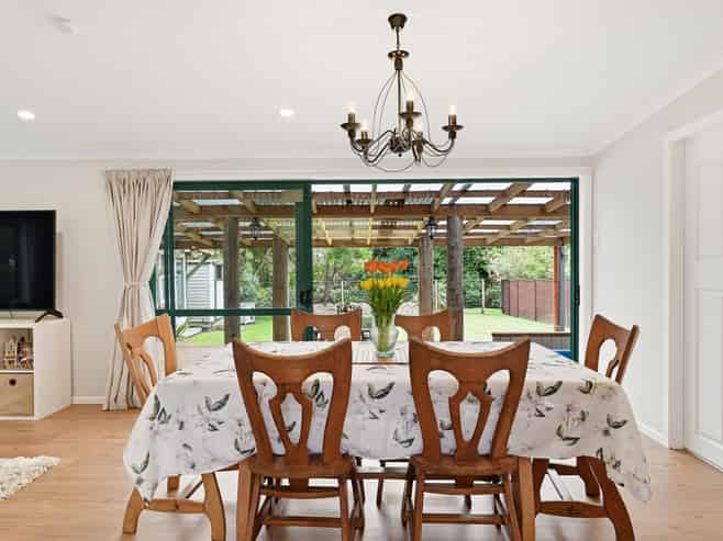 11 John Road, Fairy Springs