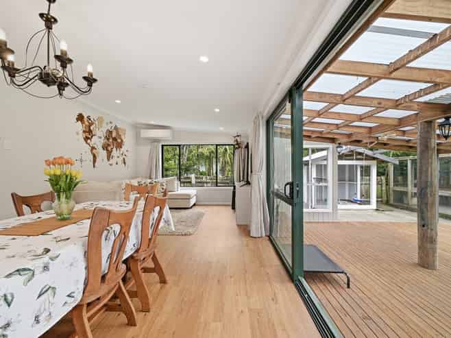 11 John Road, Fairy Springs