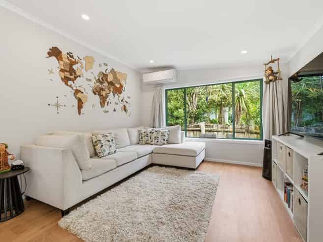 11 John Road, Fairy Springs