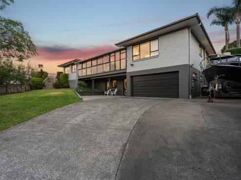 14 Hamish Place, Sunnyhills