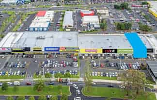 Modern 353m² Large-Format Retail/Showroom