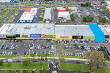 Modern 353m² Large-Format Retail/Showroom