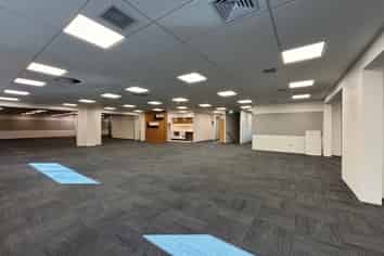 Office near the Airport with Parking 