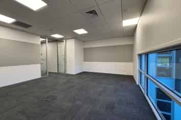 Office near the Airport with Parking 