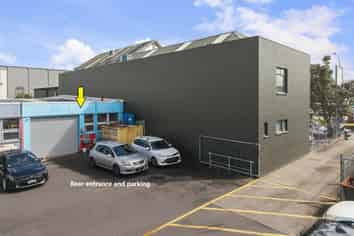 ROAD FRONT DUAL ENTRY