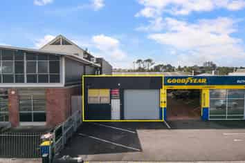 ROAD FRONT DUAL ENTRY