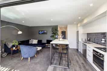 2/11 Exeter Street, Merivale