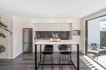 2/11 Exeter Street, Merivale