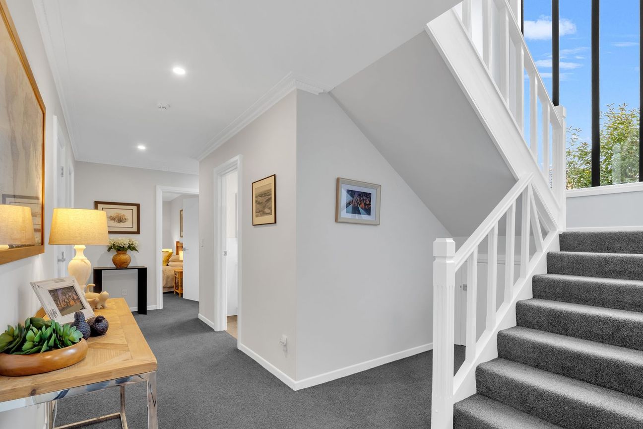 EXCEPTIONAL VIEWS WITH EXCEPTIONAL LIVING - Mehr