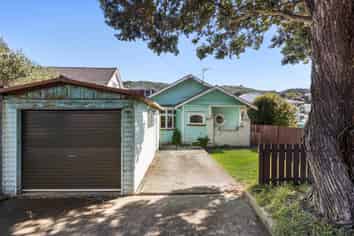 32 The Parade, Island Bay