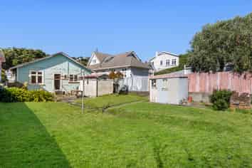 32 The Parade, Island Bay