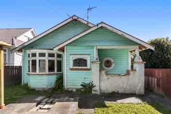 32 The Parade, Island Bay