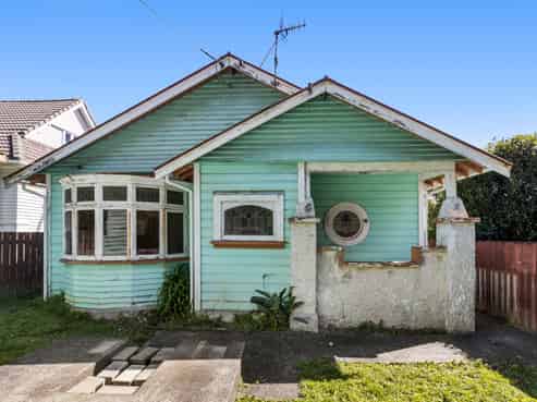 32 The Parade, Island Bay