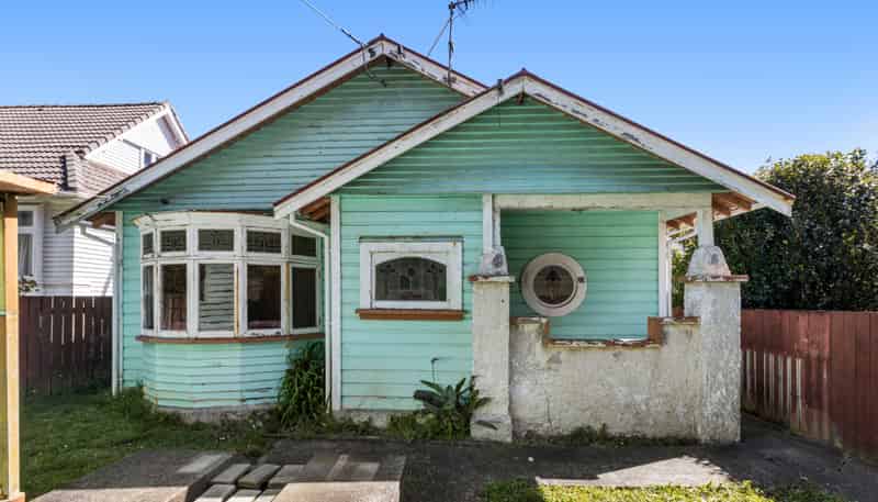 32 The Parade, Island Bay