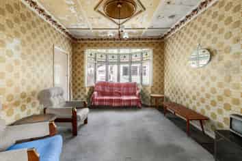 32 The Parade, Island Bay