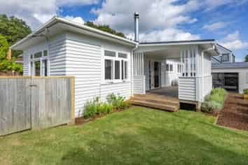 1/33 West Coast Road, Glen Eden