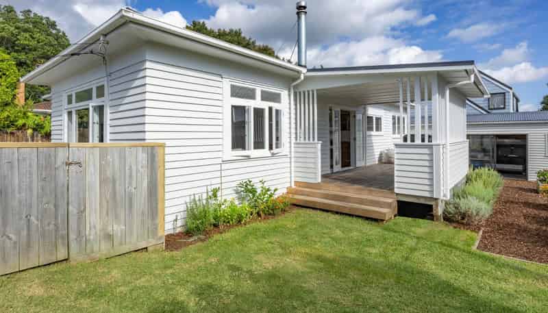 1/33 West Coast Road, Glen Eden