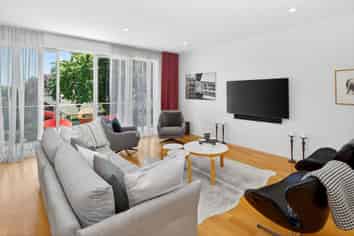 20B Oakwood Grove, Eastern Beach